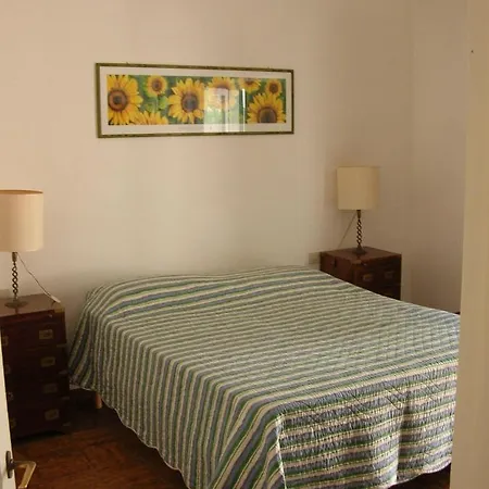 Villa-eucalipti-am-meer-und-im-gruenen-pinienwald