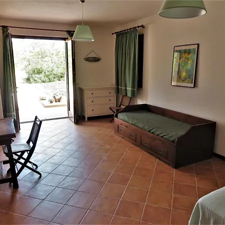 Villa-eucalipti-am-meer-und-im-gruenen-pinienwald * Portoferraio