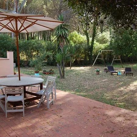 Villa-eucalipti-am-meer-und-im-gruenen-pinienwald Vakantiehuis Portoferraio