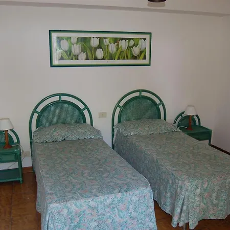 Villa-eucalipti-am-meer-und-im-gruenen-pinienwald * Portoferraio