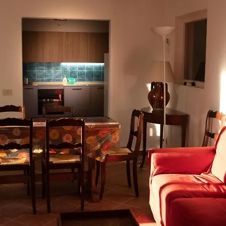 Villa-eucalipti-am-meer-und-im-gruenen-pinienwald Vakantiehuis Portoferraio